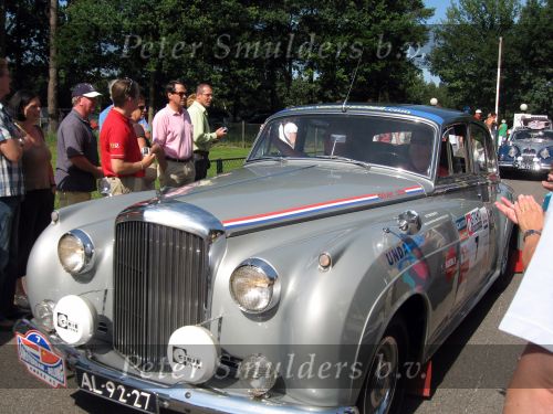 Oisterwijk, 15 Juli 2006
Eerste dag Classic Car Rally Amsterdam-Beijing
1e stop om afscheid te nemen van familie en vriendin bij Rosep
Otto v Blaricum en Paul giesen met hun Bentley SI uit 1956
