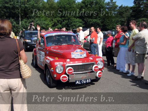 Oisterwijk, 15 Juli 2006
Eerste dag Classic Car Rally Amsterdam-Beijing
1e stop om afscheid te nemen van familie en vriendin bij Rosep
Peter Breedveld en Wim Breedveld met hun Volvo P544 B18 uit 1963