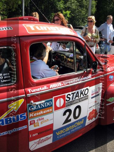 Oisterwijk, 15 Juli 2006
Eerste dag Classic Car Rally Amsterdam-Beijing
1e stop om afscheid te nemen van familie en vriendin bij Rosep
Peter Breedveld en Wim Breedveld met hun Volvo P544 B 18 uit 1963