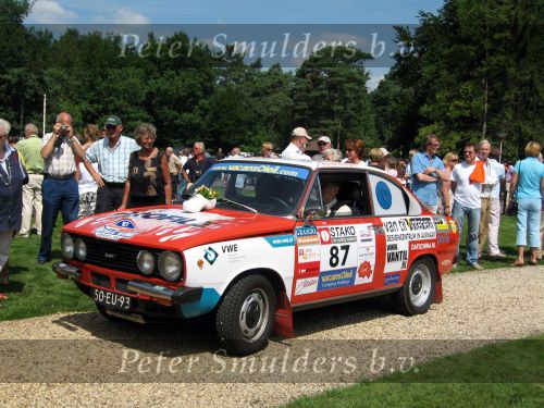 Oisterwijk, 15 Juli 2006
Eerste dag Classic Car Rally Amsterdam-Beijing
1e stop om afscheid te nemen van familie en vriendin bij Rosep
Peter v d Berg en Joop Kockx met hun DAF Coupe uit 1975