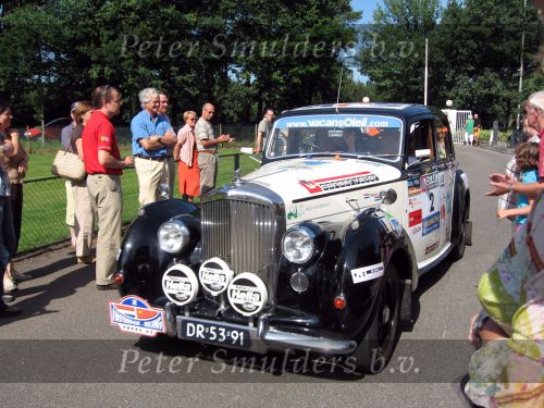 Oisterwijk, 15 Juli 2006
Eerste dag Classic Car Rally Amsterdam-Beijing
1e stop om afscheid te nemen van familie en vriendin bij Rosep
Rob Happe en Jan Willem v d Horst met hun Bentley Mark VI uit 1948