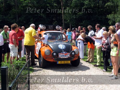 Oisterwijk, 15 Juli 2006
Eerste dag Classic Car Rally Amsterdam-Beijing
1e stop om afscheid te nemen van familie en vriendin bij Rosep
Rob Stolzenbach en Joop Renes met hun VW Volkswagen 1302 LS Kever uit 1971