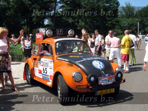Oisterwijk, 15 Juli 2006
Eerste dag Classic Car Rally Amsterdam-Beijing
1e stop om afscheid te nemen van familie en vriendin bij Rosep
Rob Stolzenbach en Joop Renes met hun VW Volkswagen 1302 LS Kever uit 1971