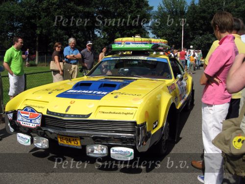 Oisterwijk, 15 Juli 2006
Eerste dag Classic Car Rally Amsterdam-Beijing
1e stop om afscheid te nemen van familie en vriendin bij Rosep
Theo middelbeek en Peter Middelbeek met hun Olsmobile Toronado uit 1965