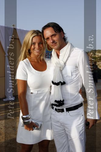 Ibiza 7 juli 2007
Yfke Sturm en haar man Imad Izemrane trouwen op het strand .Angela v Hulten en Eric Kuster