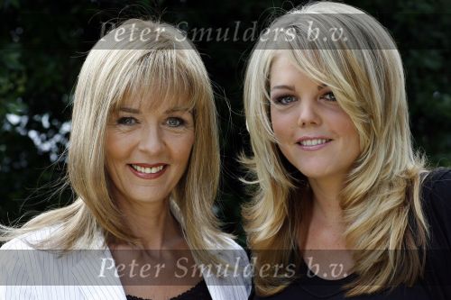 Alphen aan de Rijn 9 juli 2007
Annie Schilder en haar dochter Anja voor metamorfose bij L oreal door kapper Ad Peters.