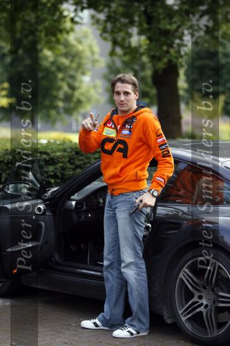 Amsterdam 10 juli 2007
Persconferentie van Christijan Albers in hotel de kersetuin nadat hij door het spyker team ontslagen is . Nick Kouwenhoven zit de pesconferentie voor.