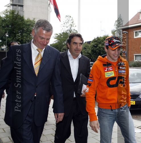 Amsterdam 10 juli 2007
Persconferentie van Christijan Albers in hotel de kersetuin nadat hij door het spyker team ontslagen is . Nick Kouwenhoven zit de pesconferentie voor.