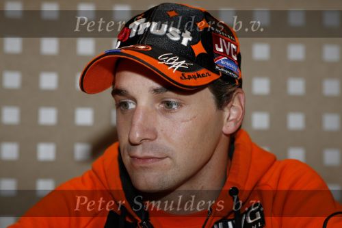 Amsterdam 10 juli 2007
Persconferentie van Christijan Albers in hotel de kersetuin nadat hij door het spyker team ontslagen is . Nick Kouwenhoven zit de pesconferentie voor.