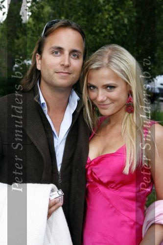 Bloemendaal 10 juli 2007
Premiere Harry Potter in openlucht theater.
Aanwezig heel veel acteurs van ONM en GTST. Gigi Ravelli met vriend