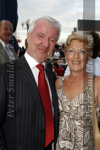 Scheveningen 1 juli 2007
Optreden van il divo bij het kurhaus georganiseerd door het holland casino.  
Han in het Veld met vrouw