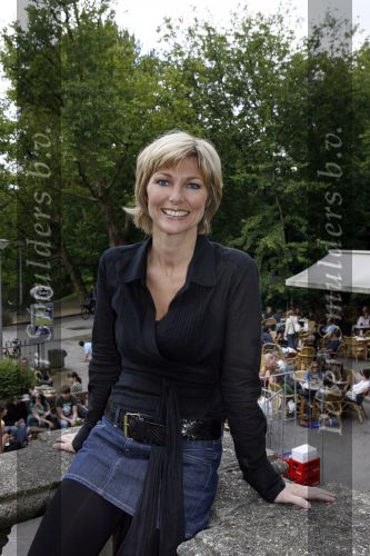 Amsterdam 10 juli 2007
Najaarspresentatie sbs6 in het filmmuseum in het vondelpark.  Hilde Kuiper