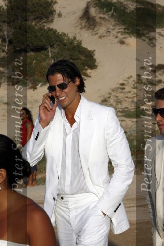 Ibiza 7 juli 2007
Yfke Sturm en haar man Imad Izemrane trouwen op het strand .
