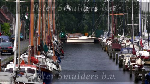 Spakenburg, 3 Juli 2007
Intercruiser 29 tussen allerlei boten in de haven van Spakenburg