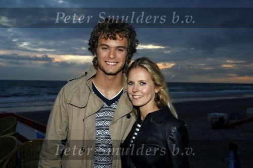 Bergen aan Zee 4 juli 2007
Tros zomerfeesten in bergen aan zee. Jim Bakkum met zijn vriendin  Bettina Holwerda
