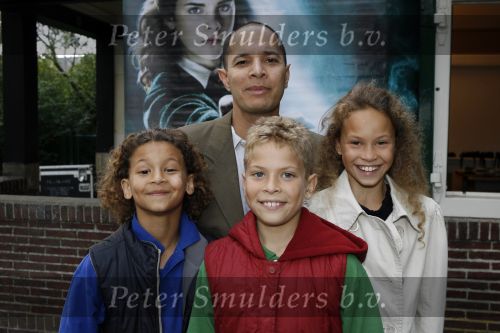 Bloemendaal 10 juli 2007
Premiere Harry Potter in openlucht theater. John Jones met kinderen