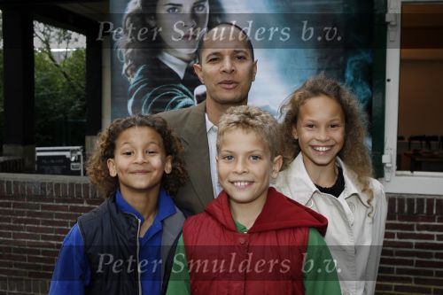 Bloemendaal 10 juli 2007
Premiere Harry Potter in openlucht theater. John Jones met kinderen
Peter Smulders bv