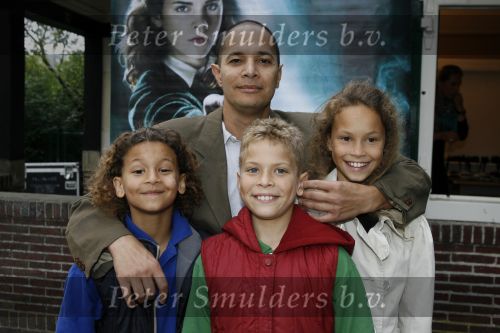 Bloemendaal 10 juli 2007
Premiere Harry Potter in openlucht theater. John Jones met kinderen