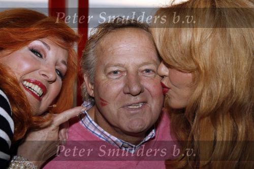 Bergen aan Zee 4 juli 2007
Tros zomerfeesten in bergen aan zee. Koos Alberts in rolstoel met Patricia Paay en Yvonne Keeley