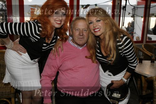 Bergen aan Zee 4 juli 2007
Tros zomerfeesten in bergen aan zee. Koos Alberts in rolstoel met Patricia Paay en Yvonne Keeley