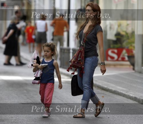 Ibiza 8 juli 2007
Marco Borsato en Leontine Borsato op vakantie met hun kinderen Luca Senna en Jada op ibiza.