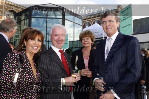 Scheveningen 1 juli 2007
Optreden van il divo bij het kurhaus georganiseerd door het holland casino. Han in het Veld Sandra Reemer en Loek hermans met vrouw