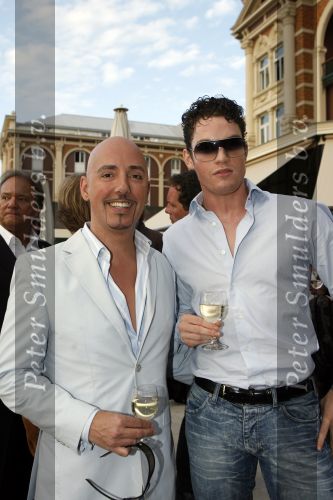 Scheveningen 1 juli 2007
Optreden van il divo bij het kurhaus georganiseerd door het holland casino.  
Maik de Boer met een vriend