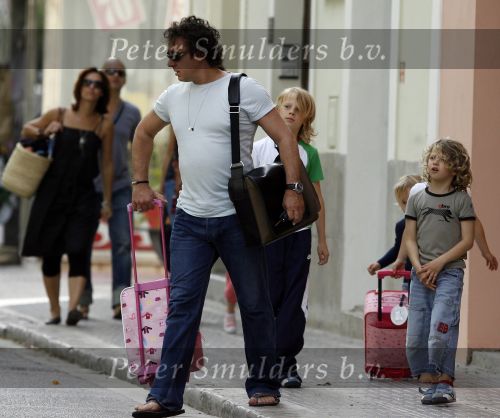 Ibiza 8 juli 2007
Marco Borsato en Leontine Borsato op vakantie met hun kinderen Luca Senna en Jada op ibiza.