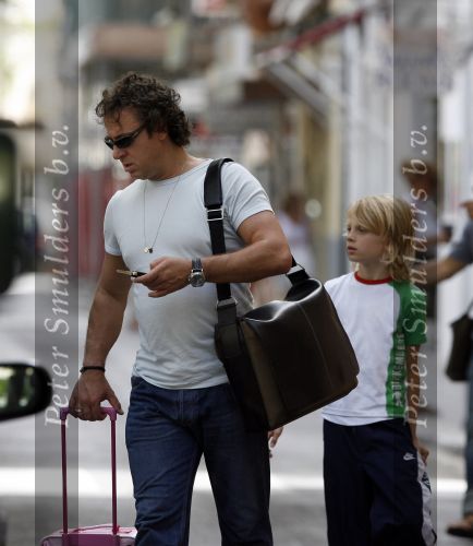 Ibiza 8 juli 2007
Marco Borsato en Leontine Borsato op vakantie met hun kinderen Luca Senna en Jada op ibiza.