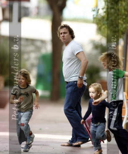 Ibiza 8 juli 2007
Marco Borsato en Leontine Borsato op vakantie met hun kinderen Luca Senna en Jada op ibiza.