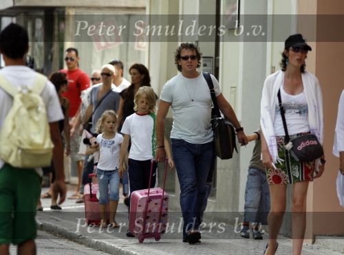 Ibiza 8 juli 2007
Marco Borsato en Leontine Borsato op vakantie met hun kinderen Luca Senna en Jada op ibiza.