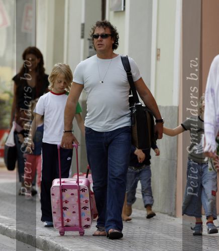 Ibiza 8 juli 2007
Marco Borsato en Leontine Borsato op vakantie met hun kinderen Luca Senna en Jada op ibiza.