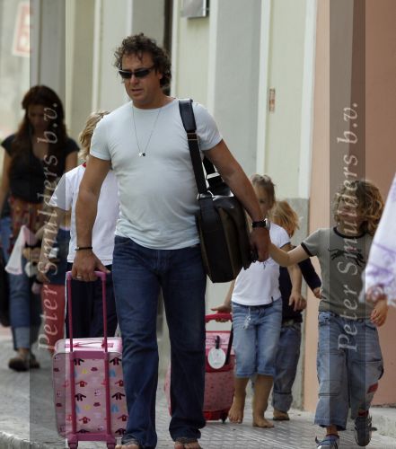 Ibiza 8 juli 2007
Marco Borsato en Leontine Borsato op vakantie met hun kinderen Luca Senna en Jada op ibiza.