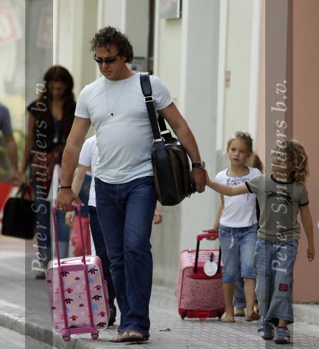 Ibiza 8 juli 2007
Marco Borsato en Leontine Borsato op vakantie met hun kinderen Luca Senna en Jada op ibiza.