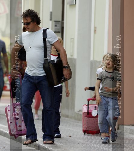 Ibiza 8 juli 2007
Marco Borsato en Leontine Borsato op vakantie met hun kinderen Luca Senna en Jada op ibiza.