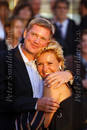 Scheveningen 1 juli 2007
Mariska v Kolck verliefd en kussend met haar man Knut.