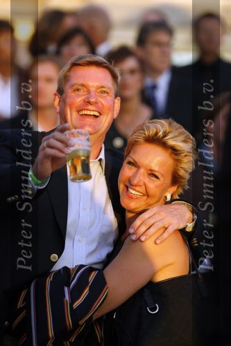Scheveningen 1 juli 2007
Mariska v Kolck verliefd en kussend met haar man Knut.