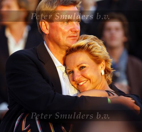 Scheveningen 1 juli 2007
Mariska v Kolck verliefd en kussend met haar man Knut.