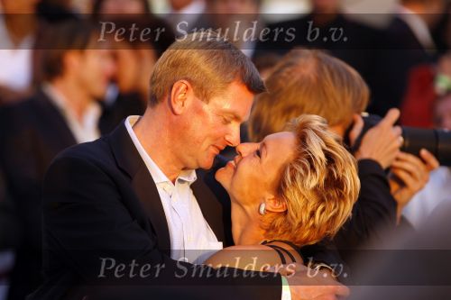 Scheveningen 1 juli 2007
Mariska v Kolck verliefd en kussend met haar man Knut.