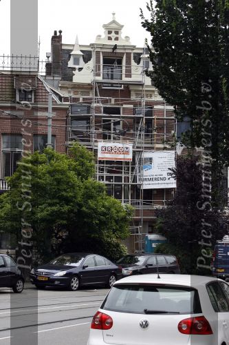 Amsterdam 21 juni 2007
Het nieuwe huis van Robine v d Meer en Mark v d Loo ligt bijna naast dat van Prins Bernhard jr