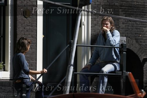 Amsterdam 30 juni 2007
Matthijs v Nieuwkerk met zijn vrouw voor hun huis.