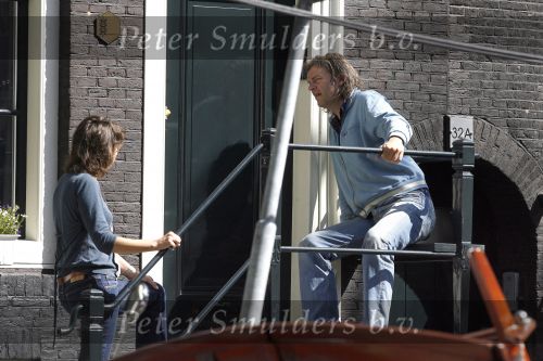 Amsterdam 30 juni 2007
Matthijs v Nieuwkerk met zijn vrouw voor hun huis.