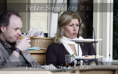 Amsterdam 10 juli 2007
Maud Mulder (idols) op terras met muziek producer.