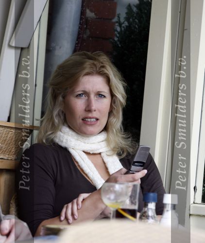 Amsterdam 10 juli 2007
Maud Mulder (idols) op terras met muziek producer.