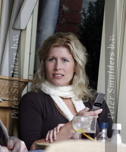 Amsterdam 10 juli 2007
Maud Mulder (idols) op terras met muziek producer.