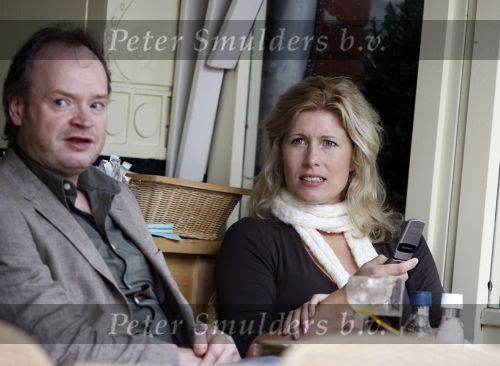 Amsterdam 10 juli 2007
Maud Mulder (idols) op terras met muziek producer.