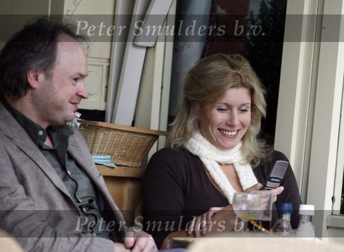 Amsterdam 10 juli 2007
Maud Mulder (idols) op terras met muziek producer.