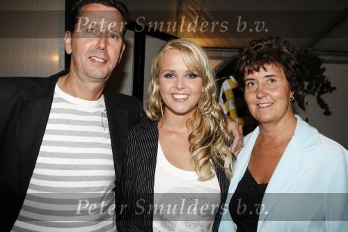 Bergen aan Zee 4 juli 2007
Tros zomerfeesten in bergen aan zee. Monique Smit met vader en moeder