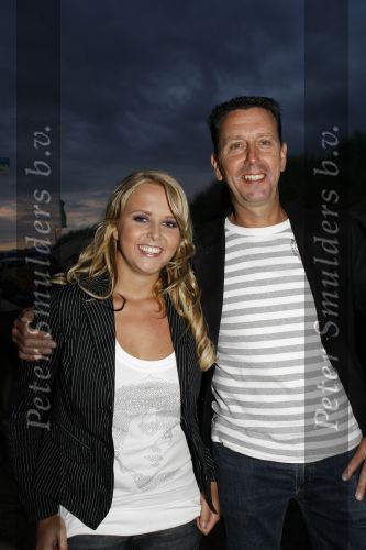Bergen aan Zee 4 juli 2007
Tros zomerfeesten in bergen aan zee. Monique Smit met vader Ruud