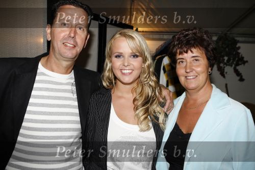 Bergen aan Zee 4 juli 2007
Tros zomerfeesten in bergen aan zee. Monique Smit met vader en moeder